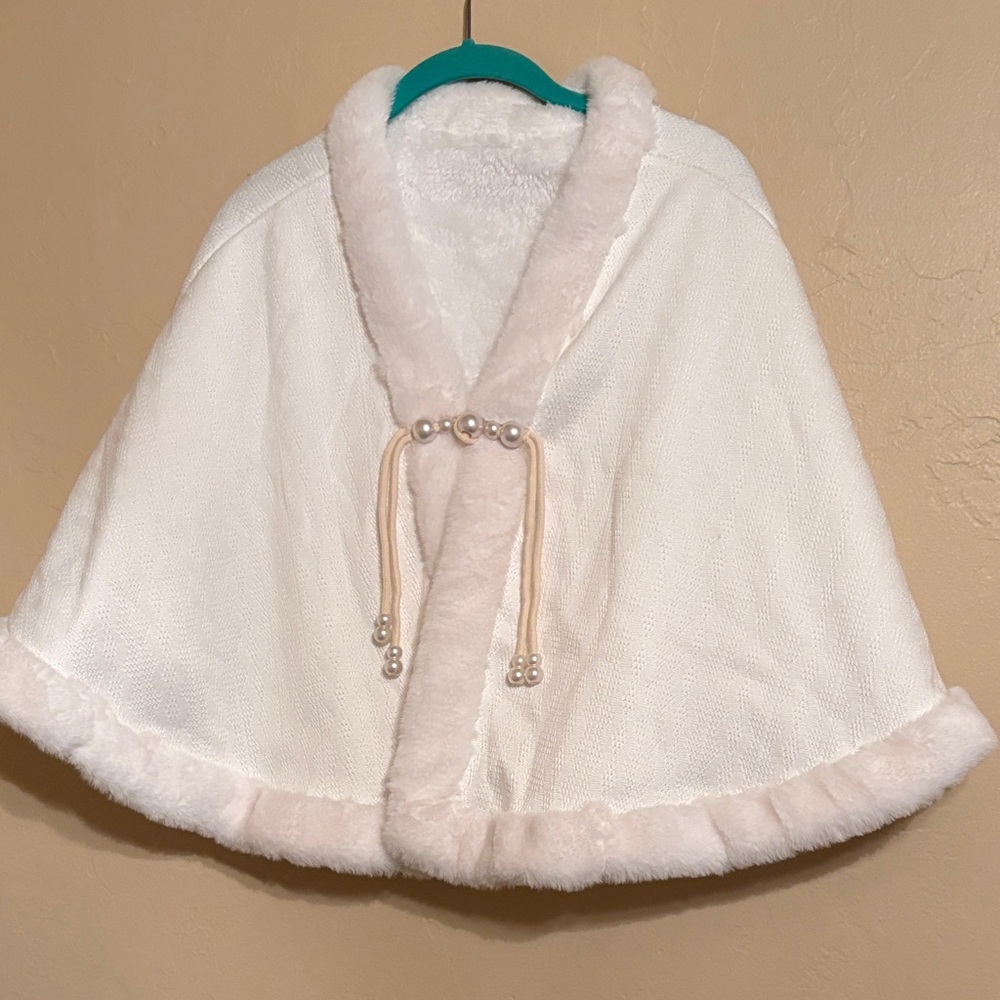 Elegant White Faux Fur-Trimmed Women’s Cape